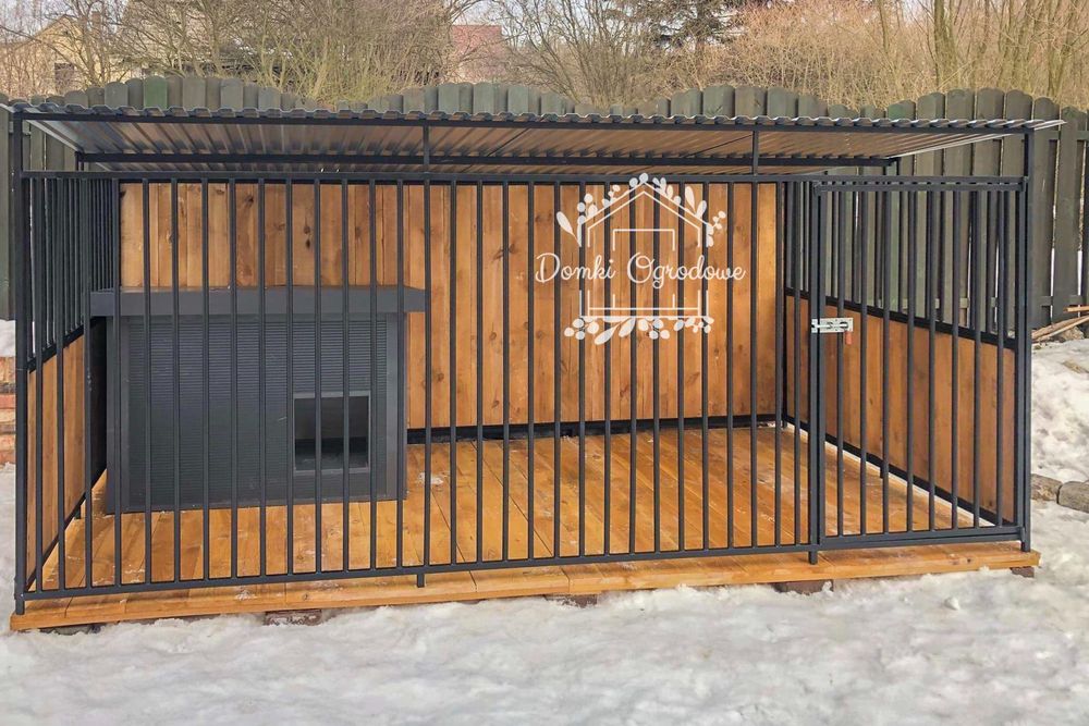 Kojec dla psów 4x2m  Drewniana podłoga ściany zabudowane drewnem ID587
