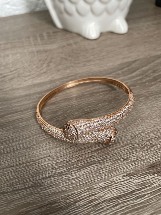 Позолочений браслет з камінням