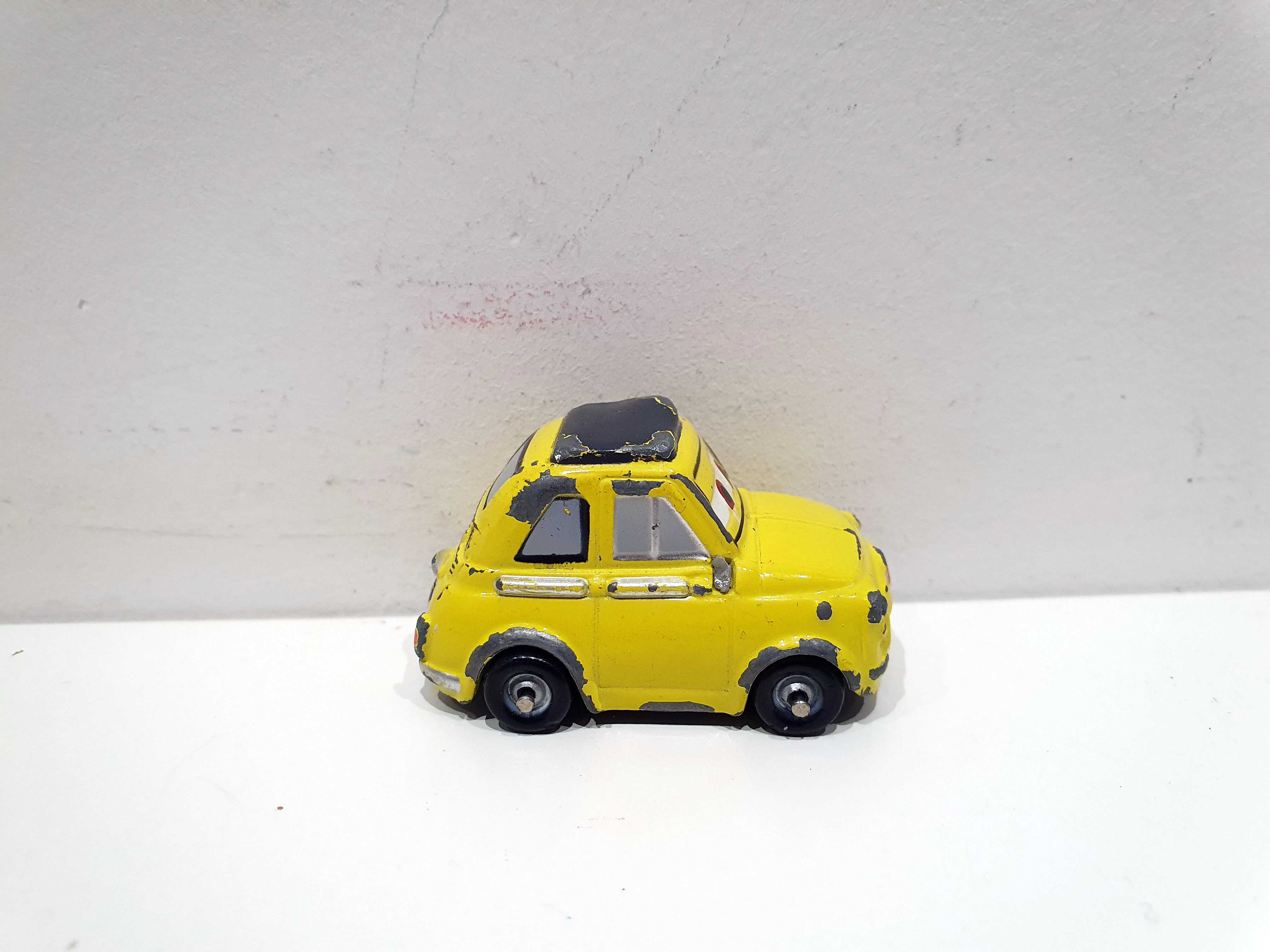 Mattel Disney Pixar Cars Auta Luigi