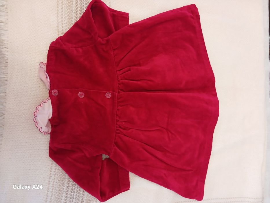 Дитяче плаття підійде на 4-6місяців