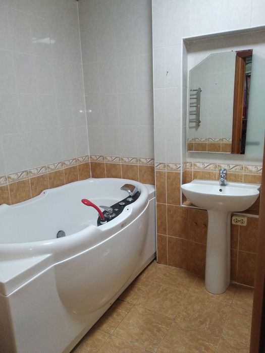 Сдаётся квартира посуточно и по часовой оплатой,центр города.