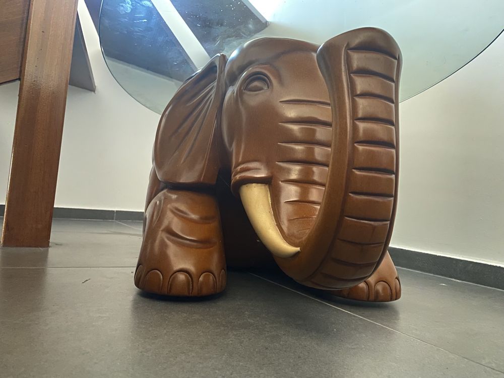 Mesa de centro elefante com baú