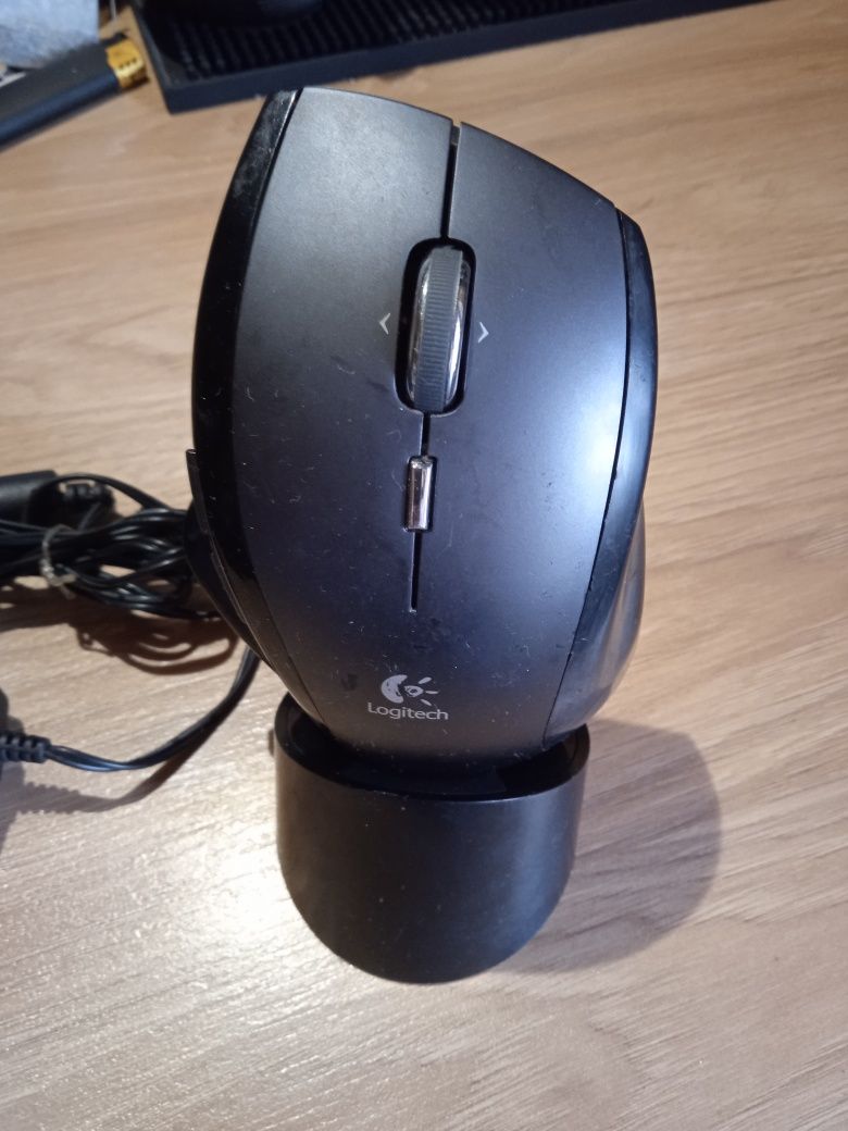 Мышь Logitech MX Revolution Cordless Laser Mouse