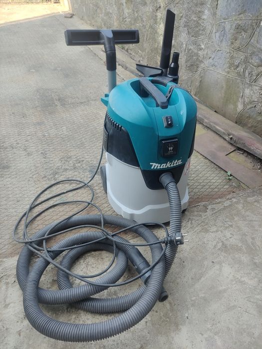 Пилосос Makita VC2512L