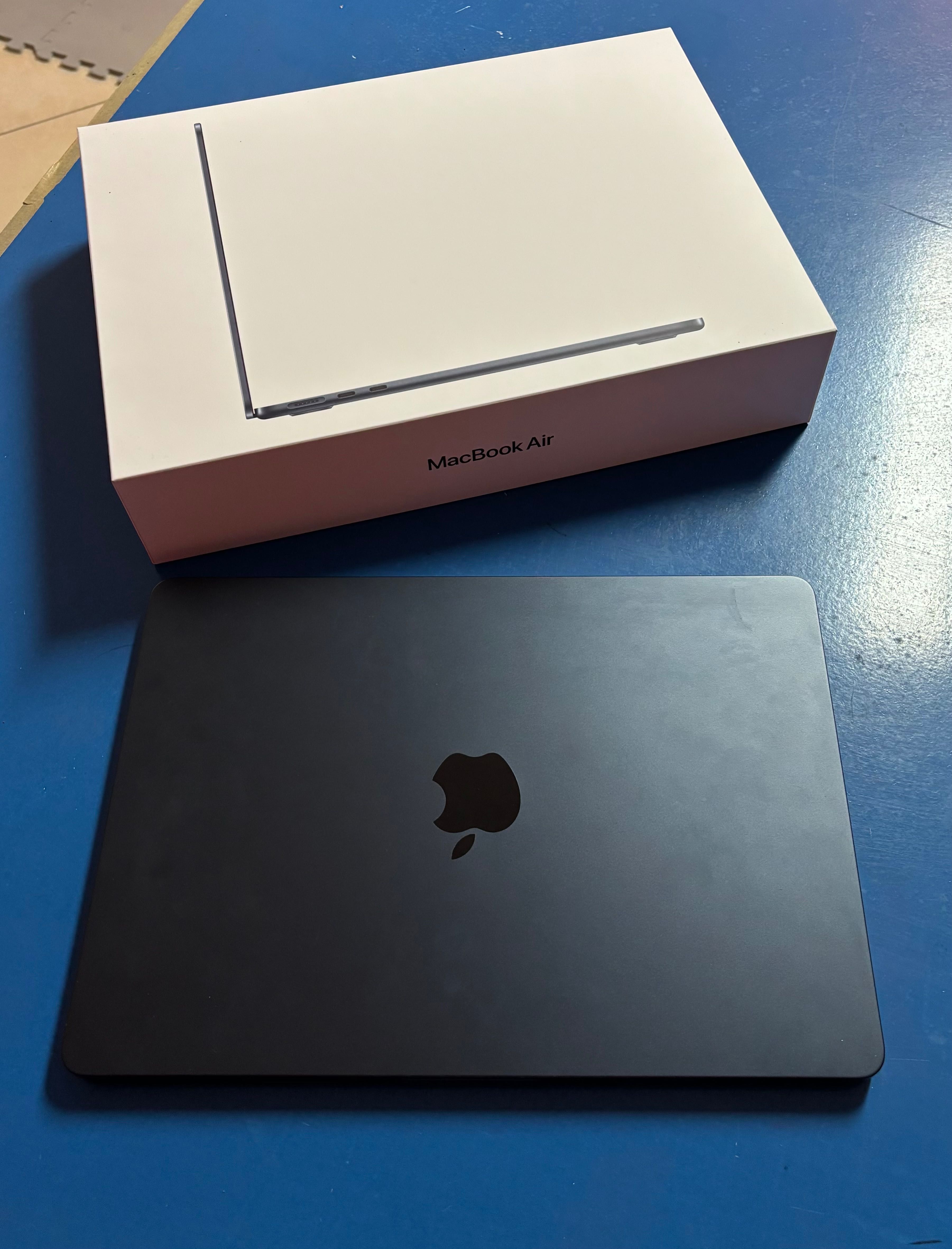 Laptop APPLE MacBook Air 13.6" Retina M2 8GB RAM 256GB SSD 2024r.