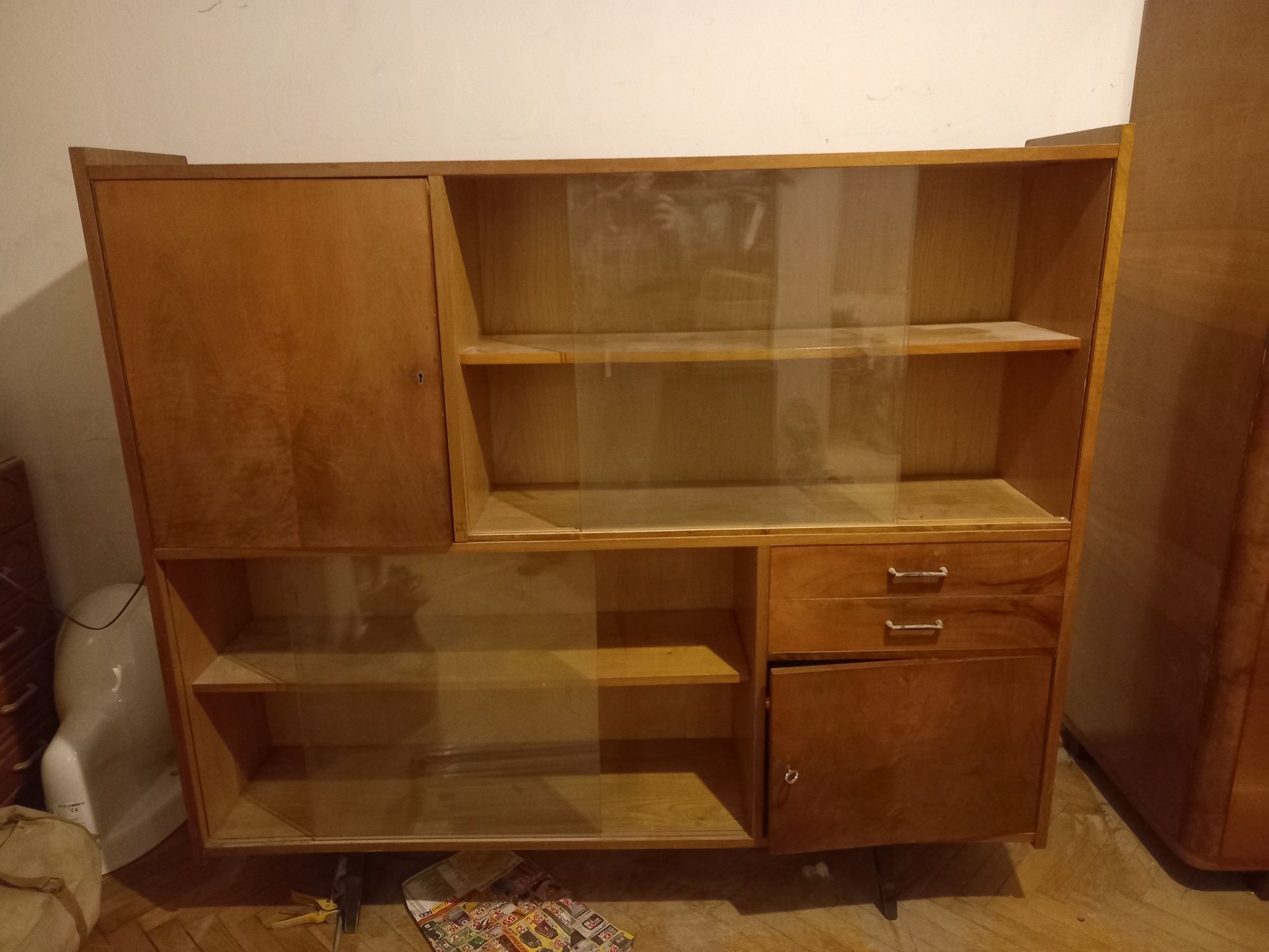 Sprzedam kredens z lat 50-60
