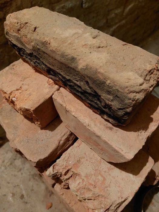 Цегла  шамотна та вогнетривка з розібраноі кахельноі пічки 100шт бв