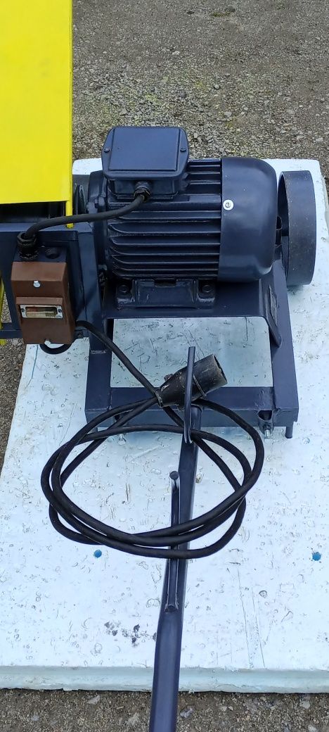 Silnik elektryczny na wózku o mocy 2.2Kw. 3-fazowy 1420ob/min.ORYGINAŁ