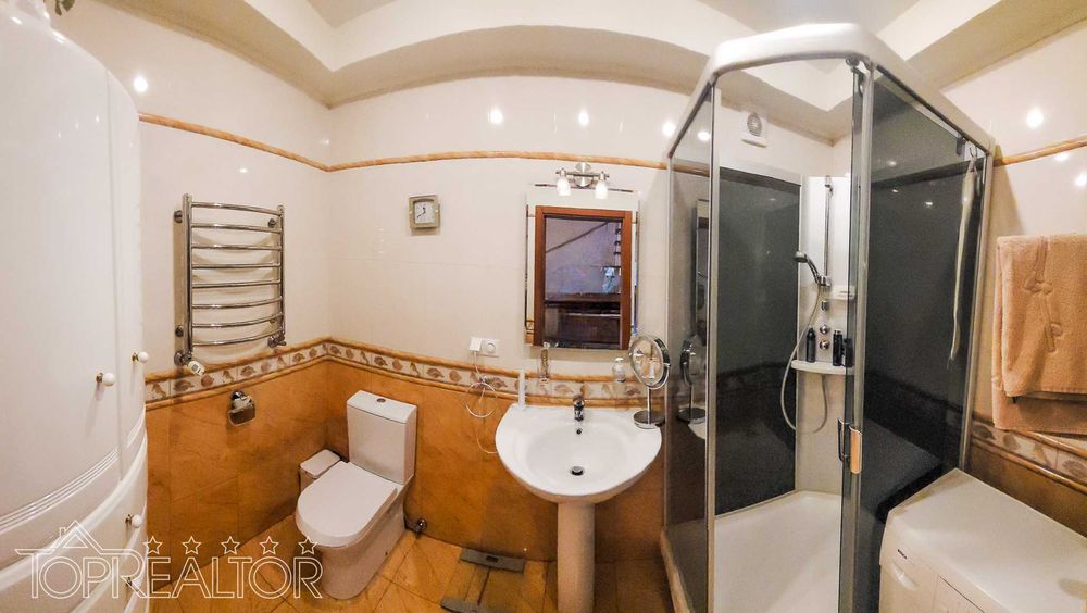 У продажі затишний таунхаус з виходом на Журавлівське водосховище!