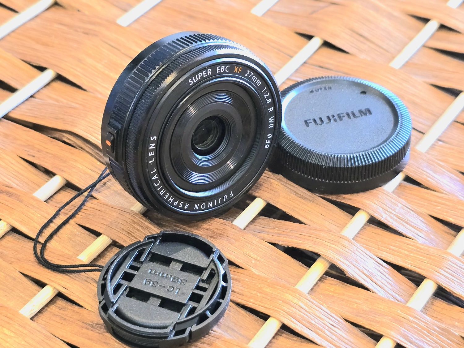 Fujifilm 27mm f2.8 WR. (Como vova)