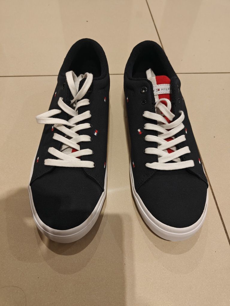 Buty Tommy Hilfiger rozm. 41 FM0FM02750 (Nowe)