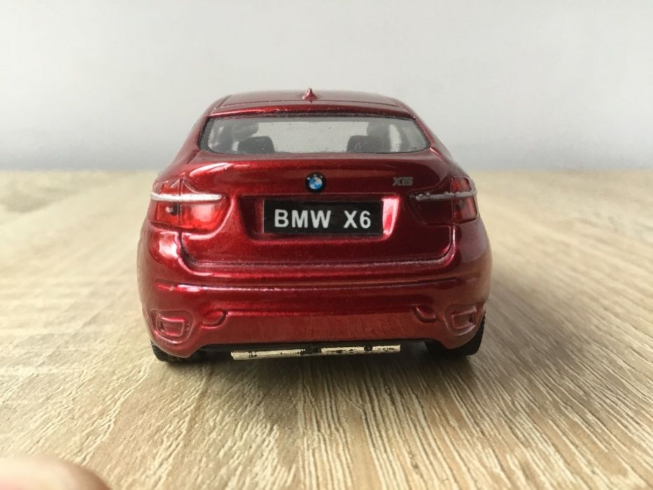 Модель автомобиля BMW X6 1:46 Saico