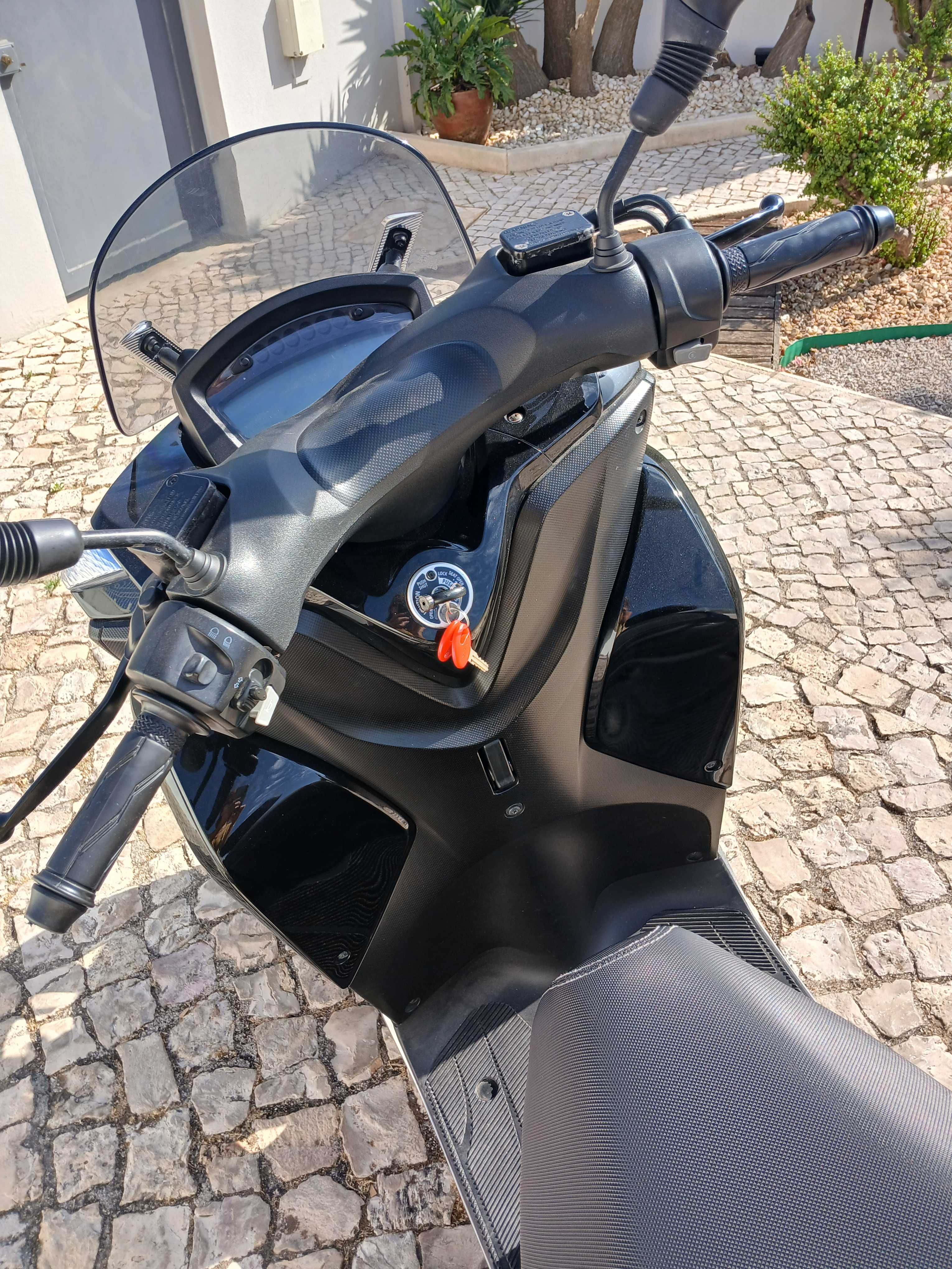 Moto Tricity MW 125