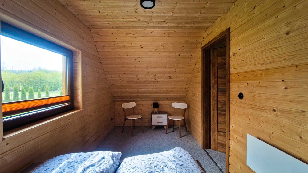 Dom  nad jeziorem z linią brzegową -SEZON 2026