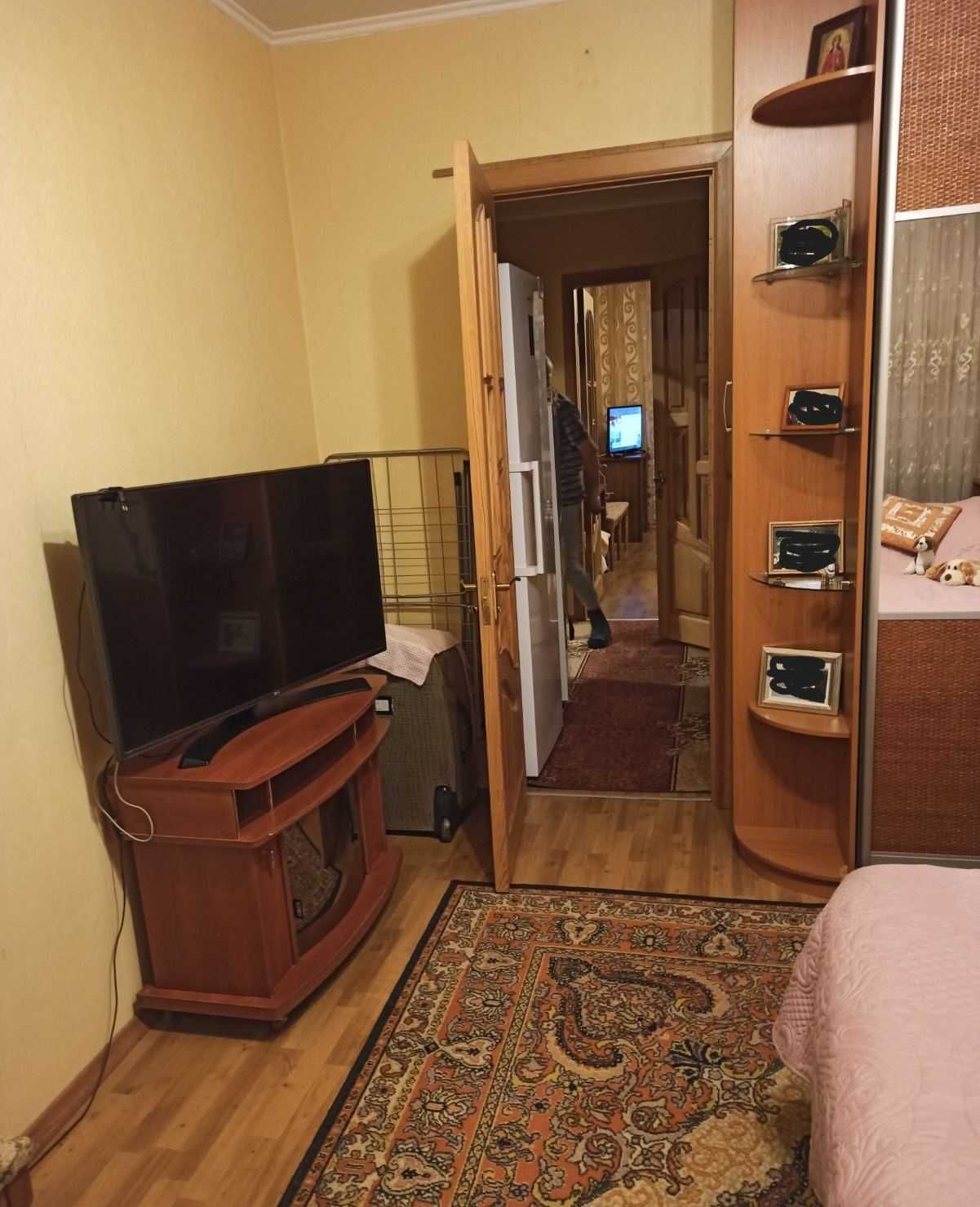 Продаж гарної 3-х кімнатної квартири по вул. Г. Момота.