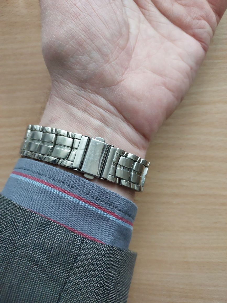 Часы мужские кварцевые с металлическим браслетом рабочие
