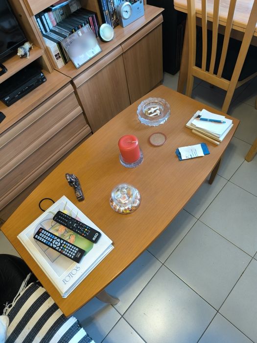 Móveis, cama, armários, mesa de jantar, sofá