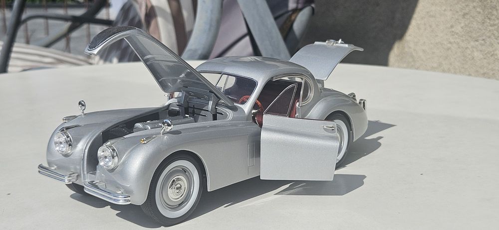 Jaguar XK 120 Signature models 1:18