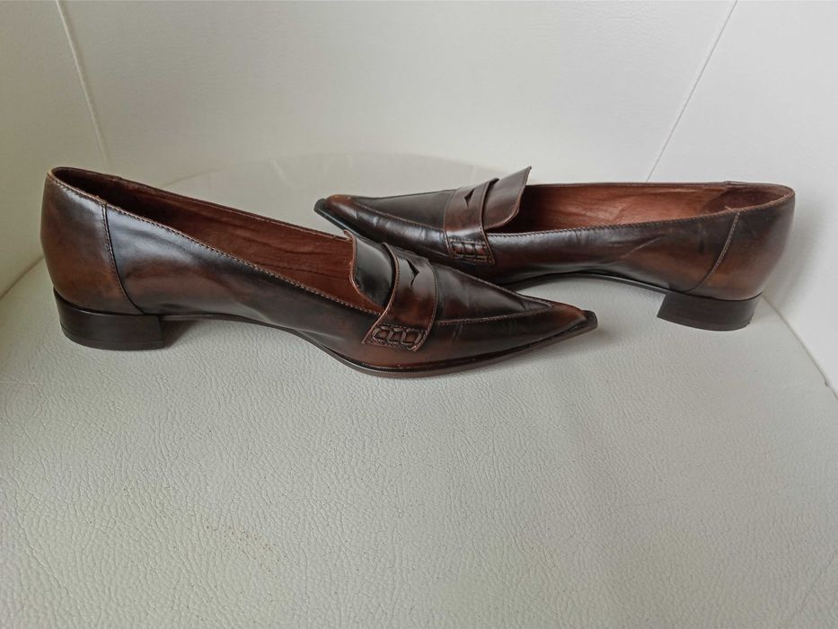 Sapatos castanhos em pele tamanho 35