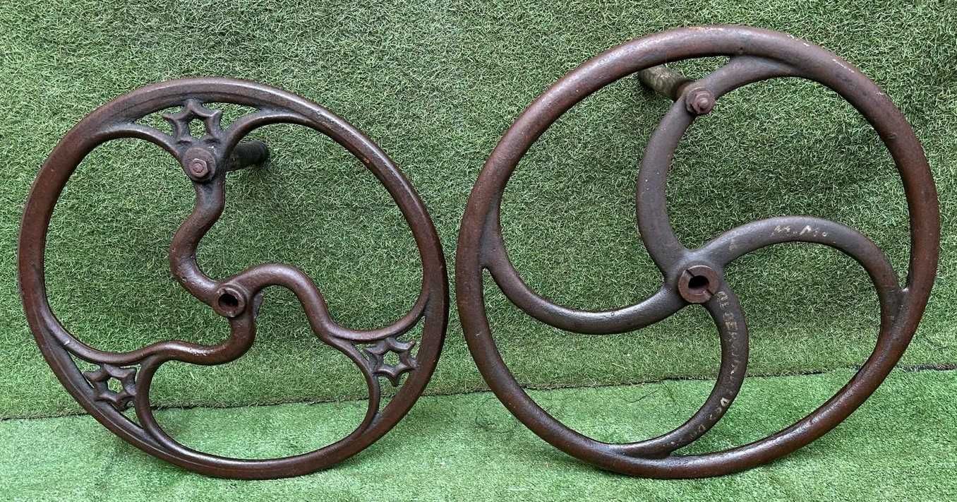 Rodas de engenhos antigas, em ferro maciço