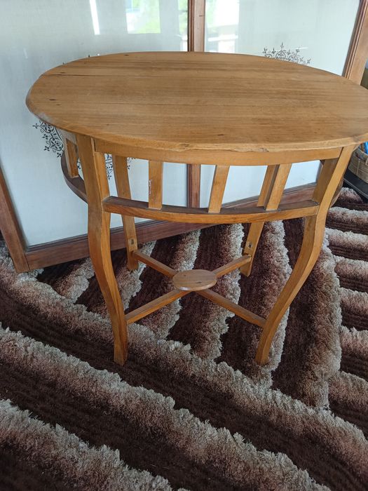 Mesa de apoio de madeira