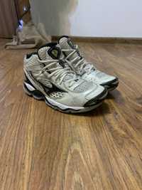 Buty Mizuno Wave Tornado V MID