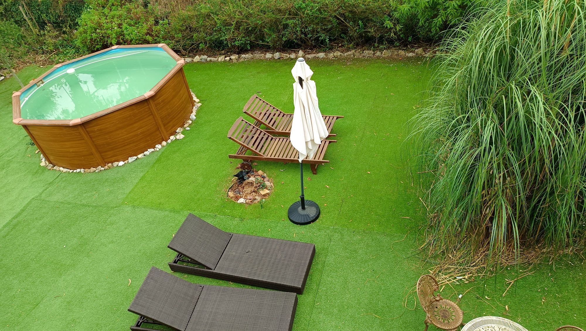 Piscina a imitar madeira