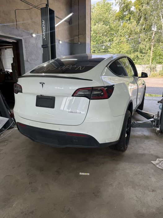 Розборка Tesla Model Y