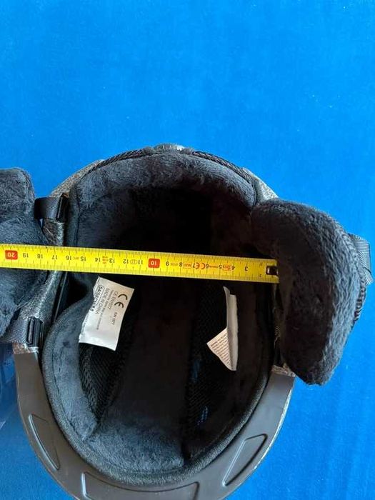 Kask narciarski ocieplany czarny tomshoo snowboard