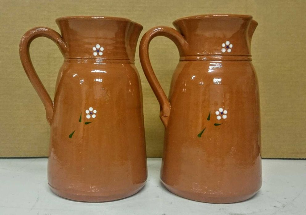 Jarros para sangria em barro vidrado