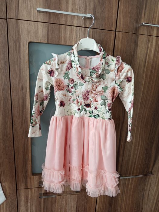 Piękna sukienka dla dziewczynki