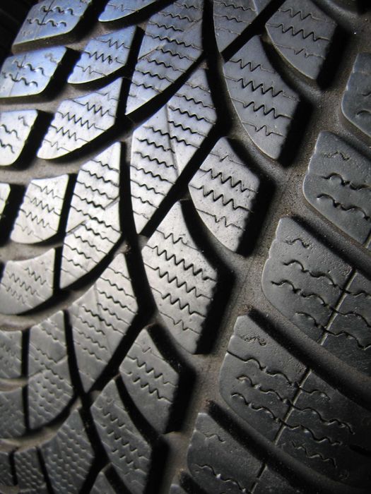 225/60 R17 99H DUNLOP SP WINTER SPORT 3D RSC  6mmx4szt. za 400zł.