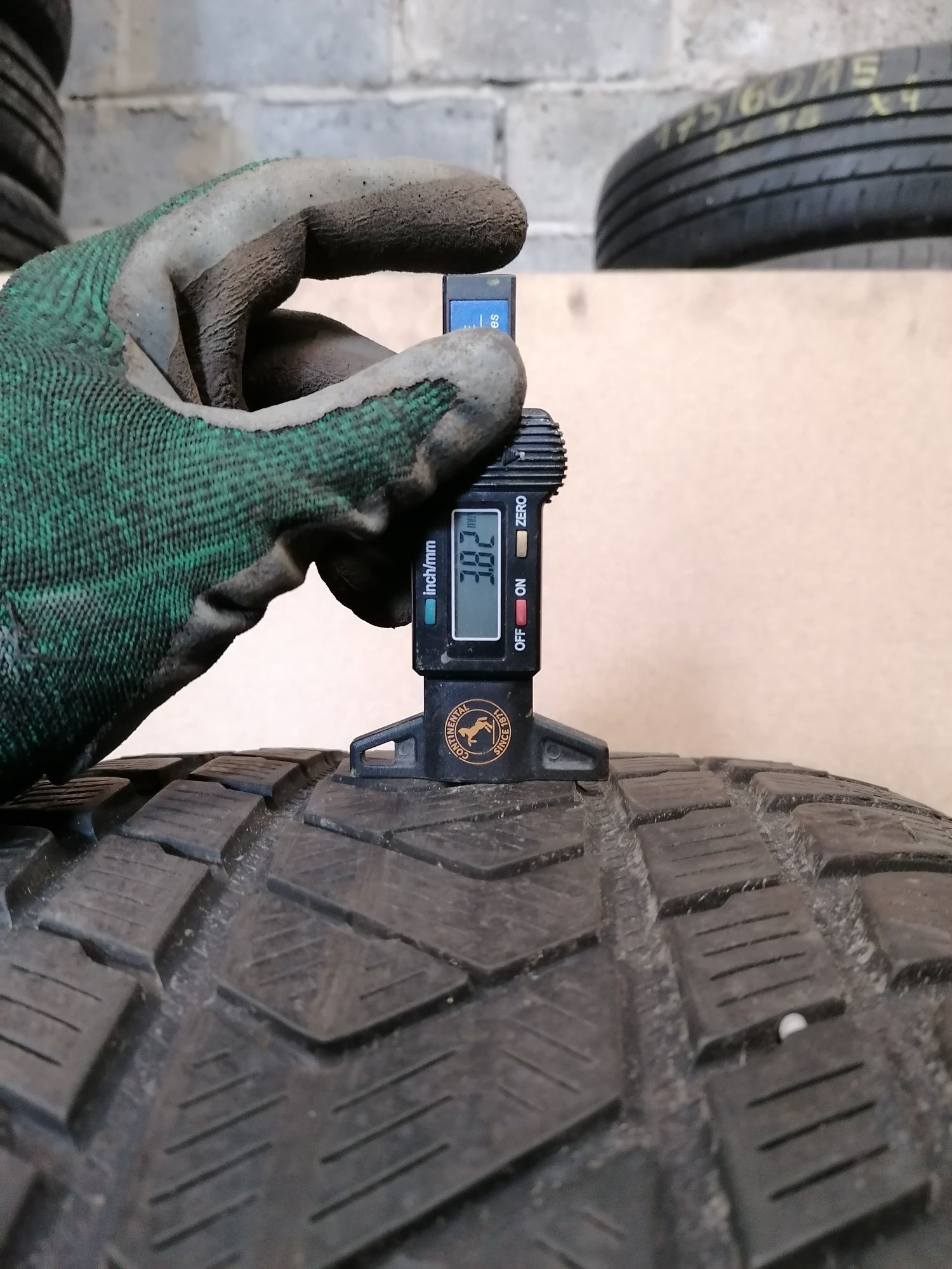 2x285/45 R20 Pirelli Scorpion zimowe