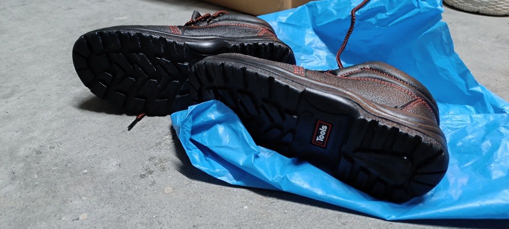 Botas de trabalho como novas