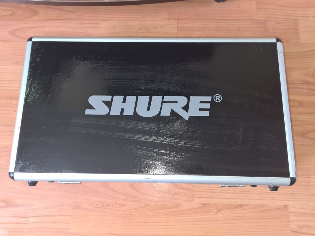 Продам две радиомикрофонные системы SHURE UGX-4 (рассинхрон)