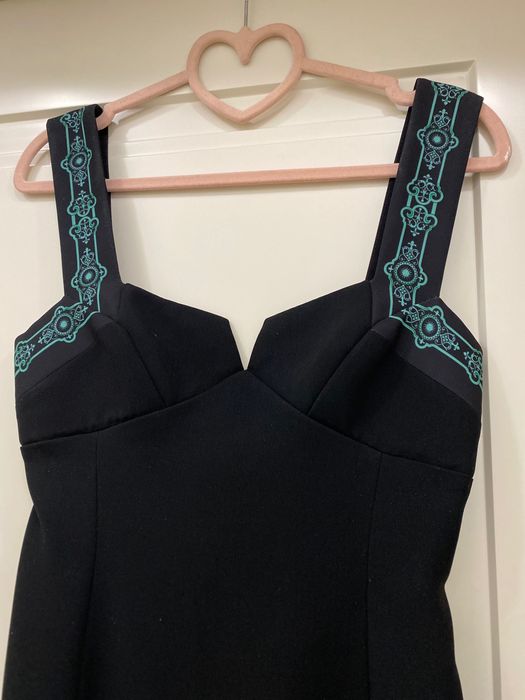 Элегантное платье . VERSACE. Новое .