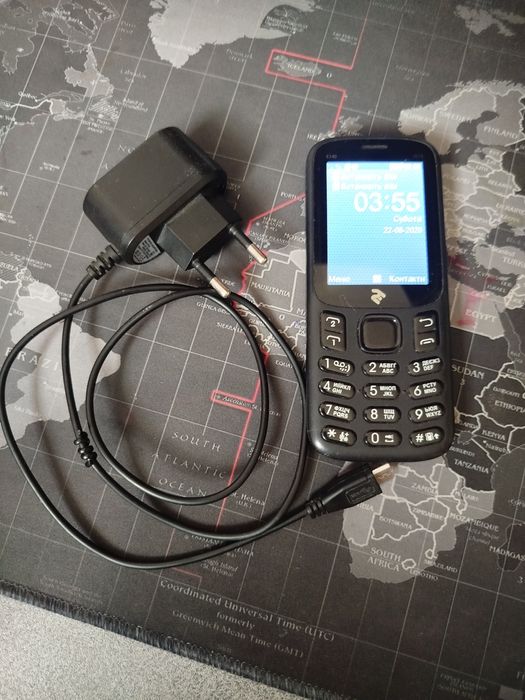 Конопочний телефон