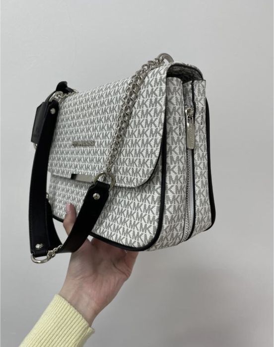 Маленькая сумка в стиле Michael Kors zippy bag white