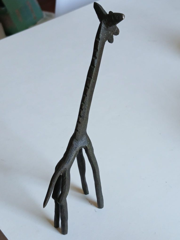 Girafa antiga em metal