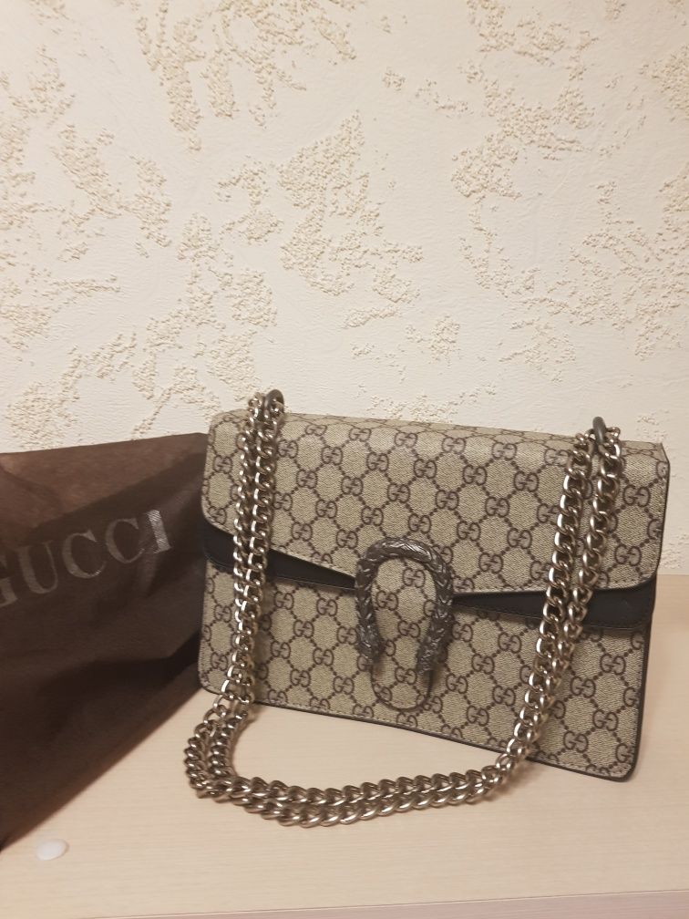 Новая сумка  Gucci  на цепочке