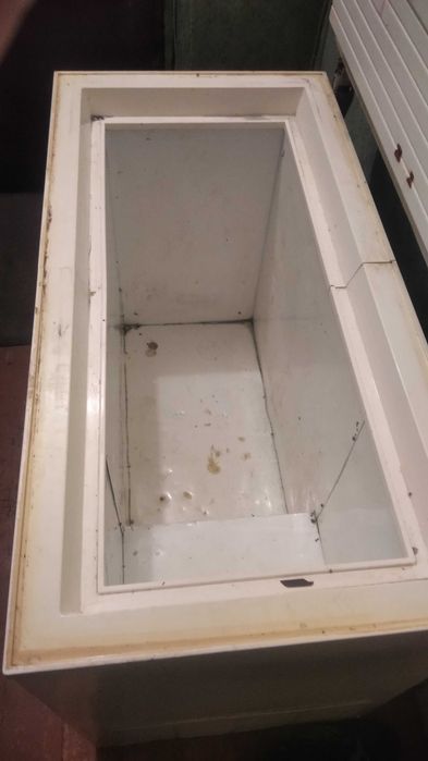 Продам морозильую камеру на 250л требует заправки фреона