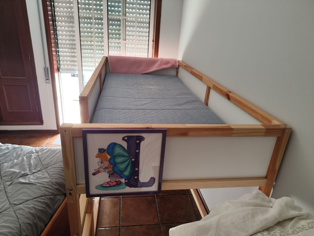 Cama de criança ( inclui colchão)