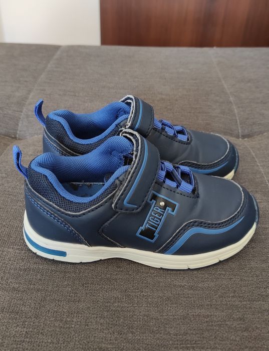 Buty sportowe świecące roz.25