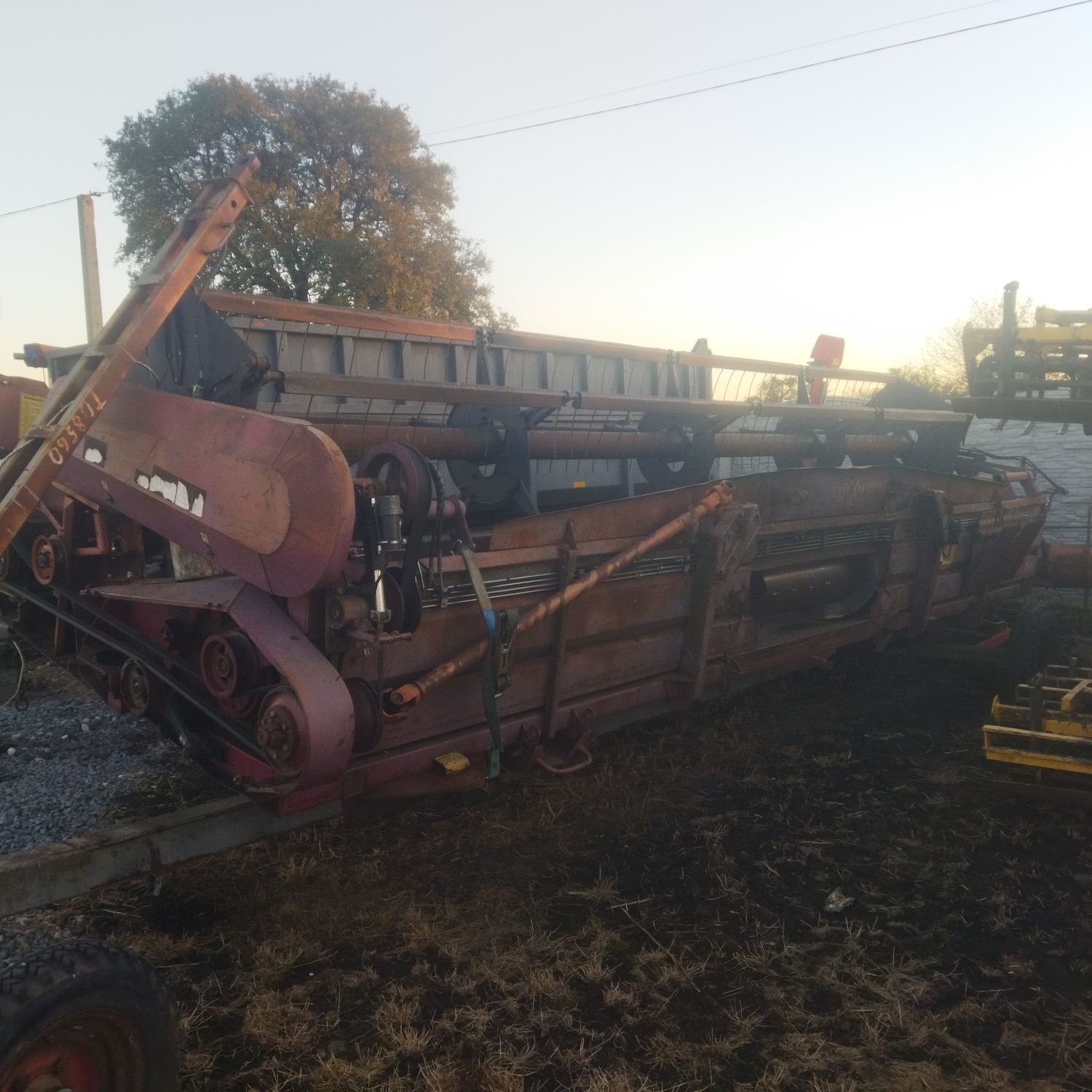 Комбайн зернозбиральний Полісся КЗС 1218