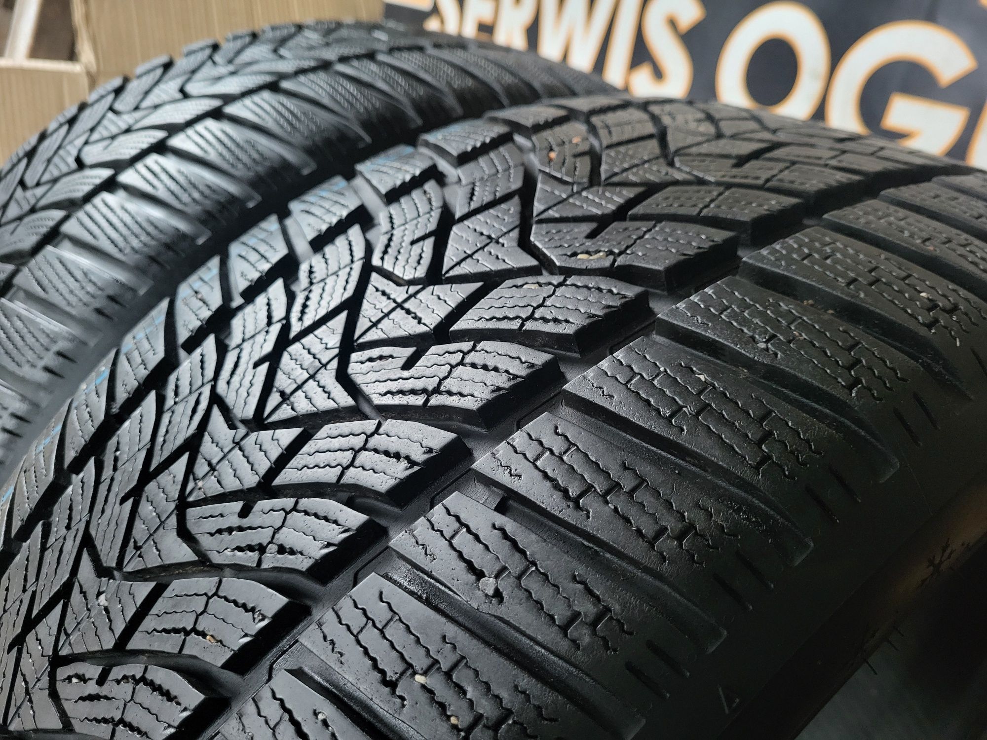 Opony zimowe 255/45/18 Dunlop