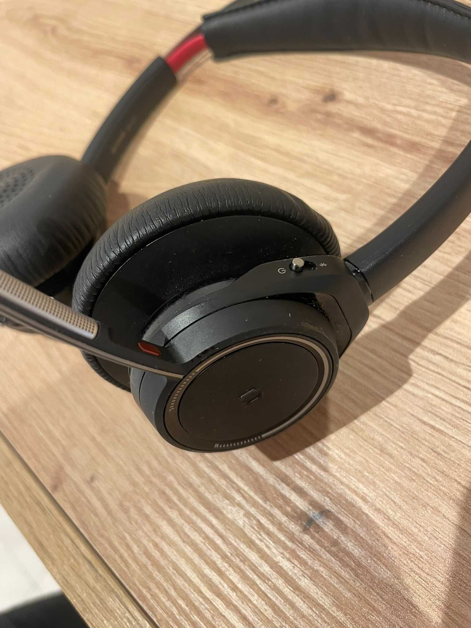 Auscultadores Plantronics Bluetooth com cancelamento de ruído