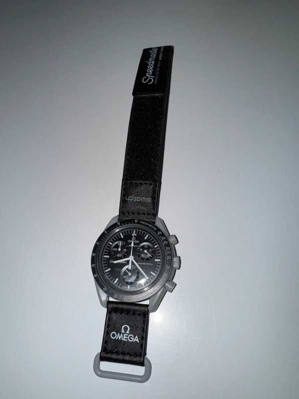 Bioceramika + Moon: Omega x Swatch SO33M100