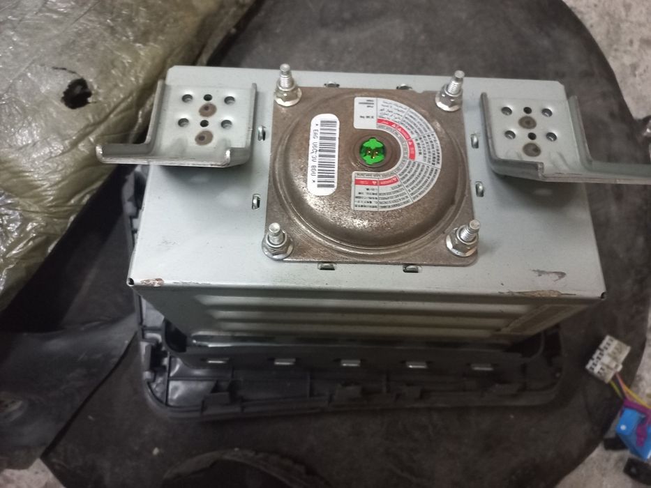 Продам центральну консоль чері елара