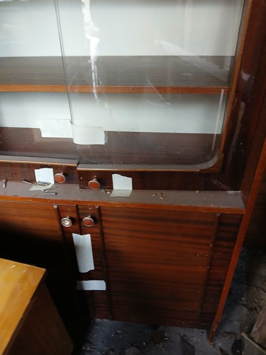 Сервант б у в хорошому