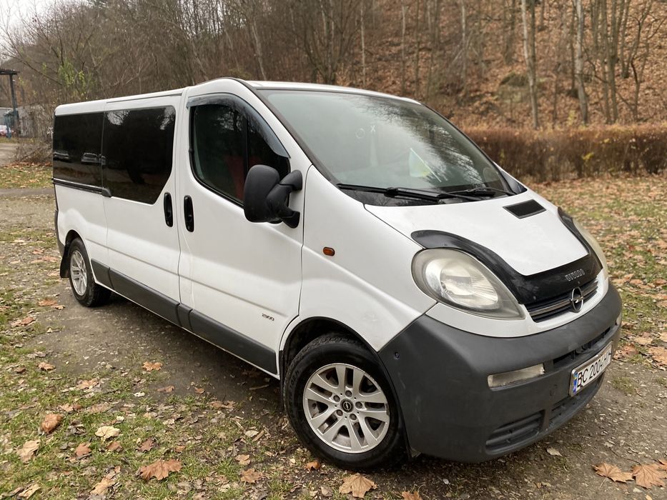 Opel Vivaro 2004 рік 1.9 довга база